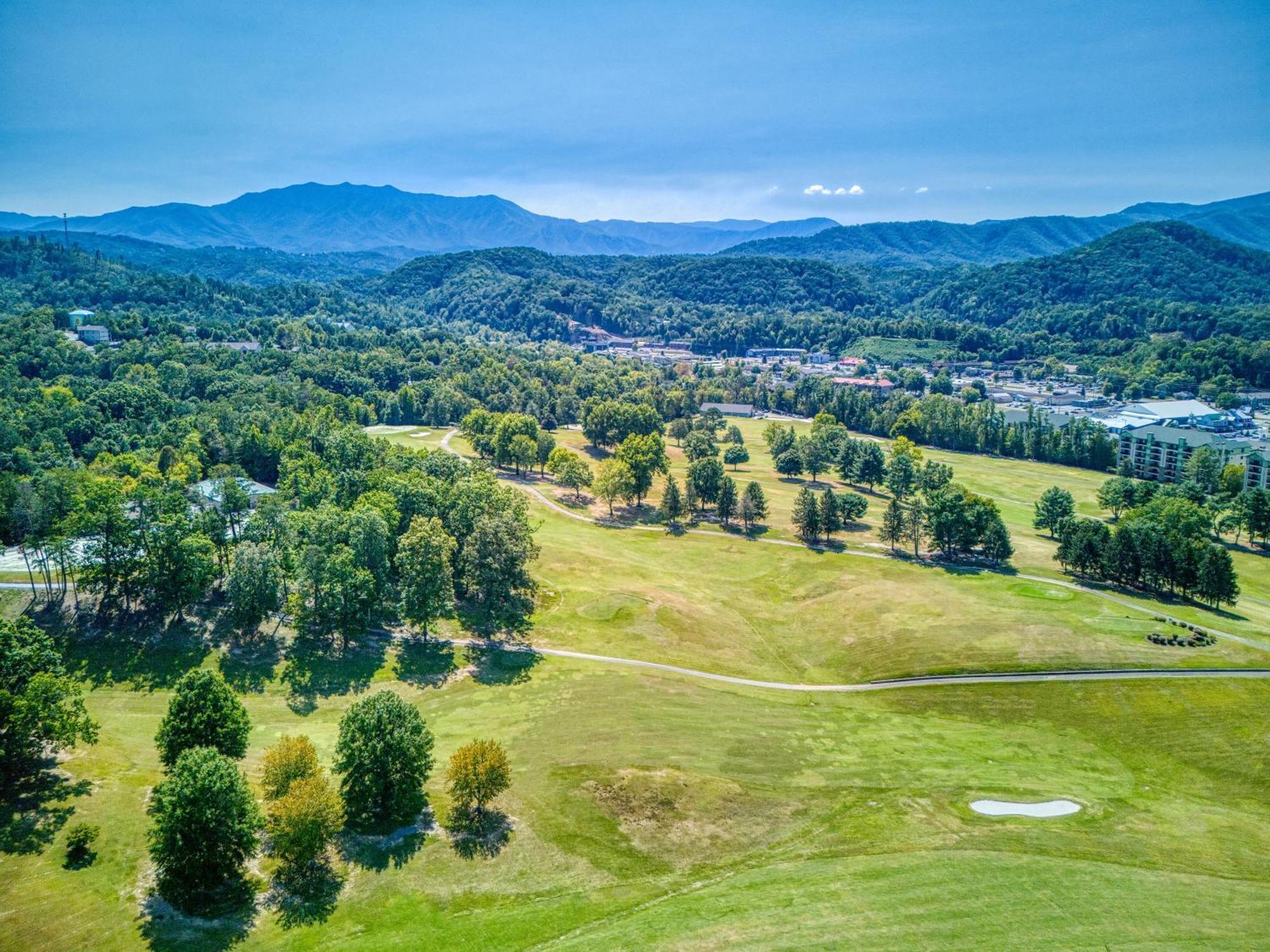 A Stones Throw, You Get 1089 Free Attraction Tickets Per Paid Day, Dollywood And Much More! Pigeon Forge Exterior foto